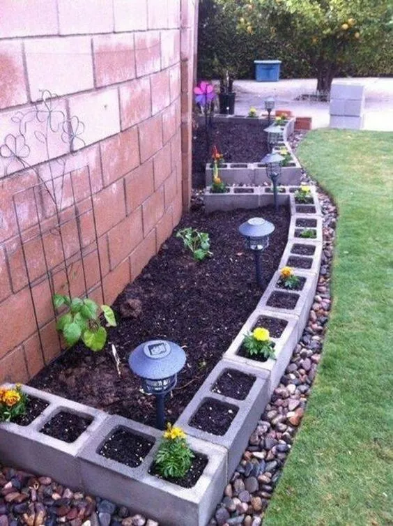 Идеи украшения сада и дачи бетонным кирпичом