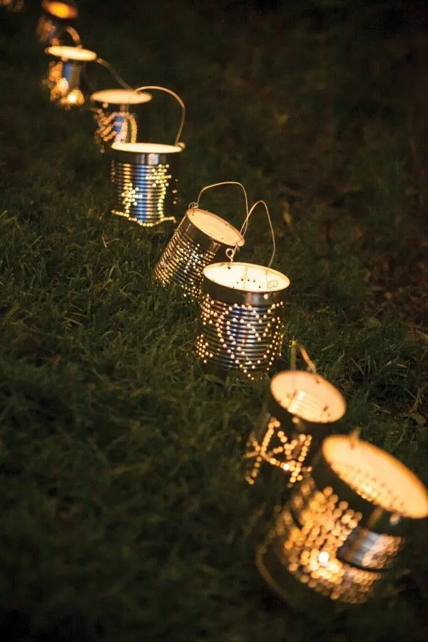luminárias feitas de latas